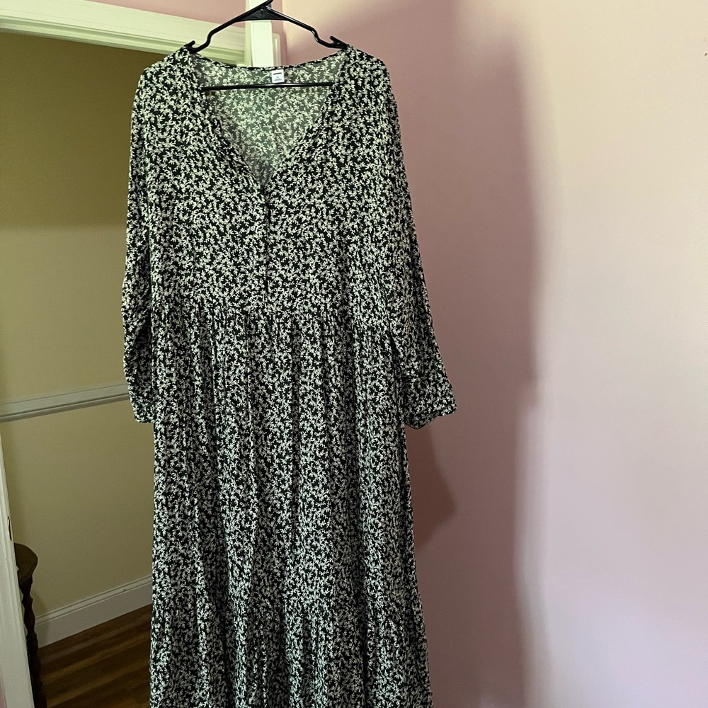Old Navy Dark Green and White Tiered Sundress with Bishop Sleeves